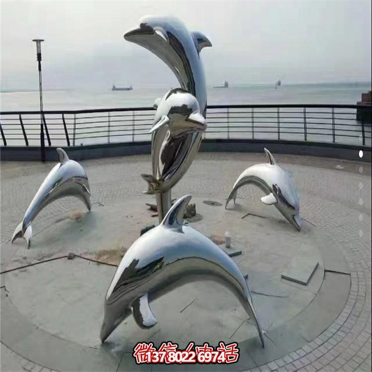 不銹鋼海豚雕塑，讓海邊的廣場(chǎng)更加美觀