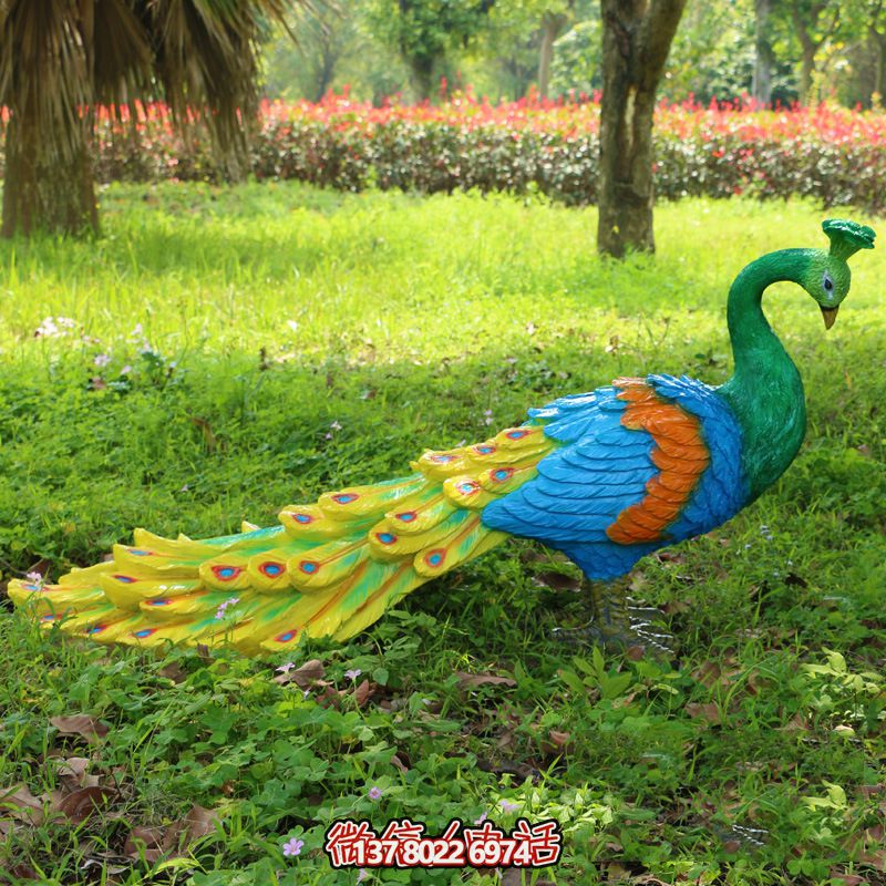 色彩斑斕的玻璃鋼孔雀雕塑 色彩斑斕的玻璃鋼孔雀雕塑