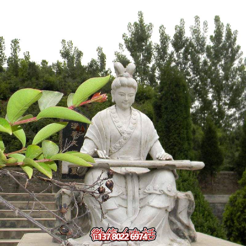 彈琴游玩古代景區(qū)，感受石雕雕塑之美