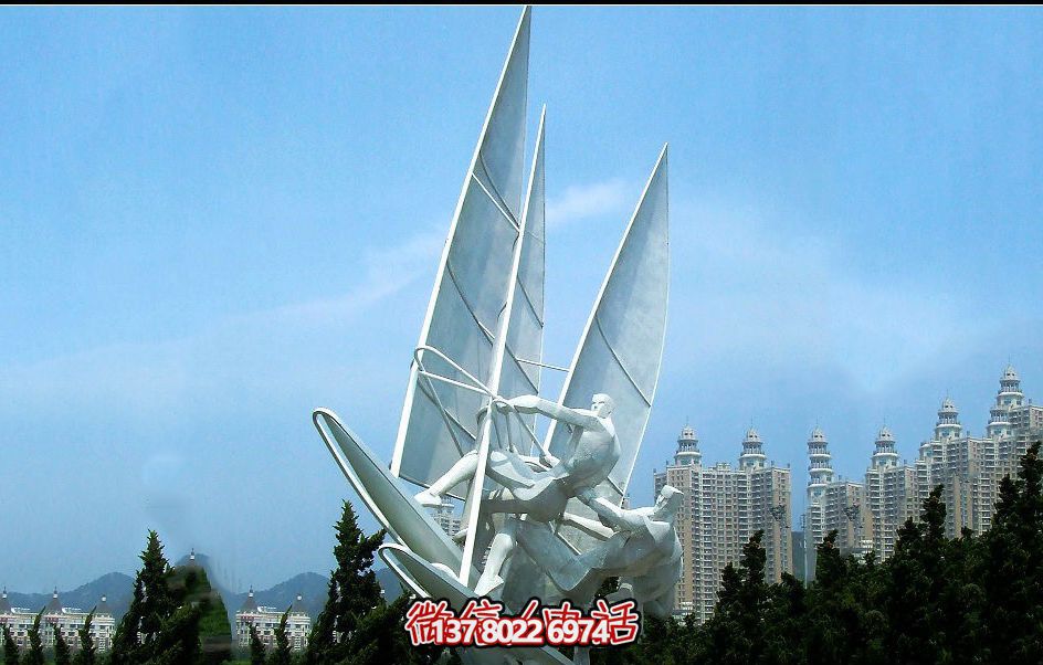 精美別墅鏤空雕塑點綴園林景觀，打造創(chuàng)意帆船