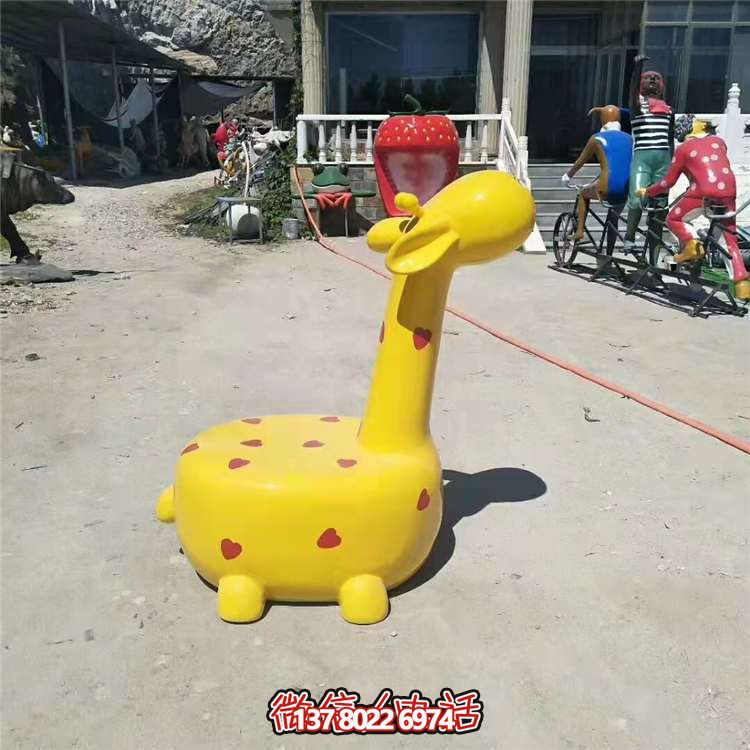 玻璃鋼長頸鹿擺件，安全可靠、適用于多種場景