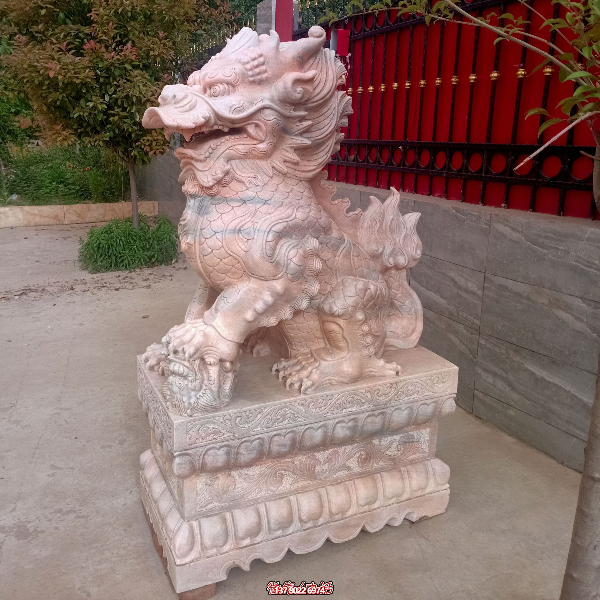 大型仿真麒麟雕塑，增添寺廟園林景觀紅晚霞之美