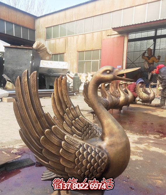 精美不銹鋼雕塑展翅飛翔的天鵝裝點別墅 精美不銹鋼雕塑展翅飛翔的天鵝裝點別墅