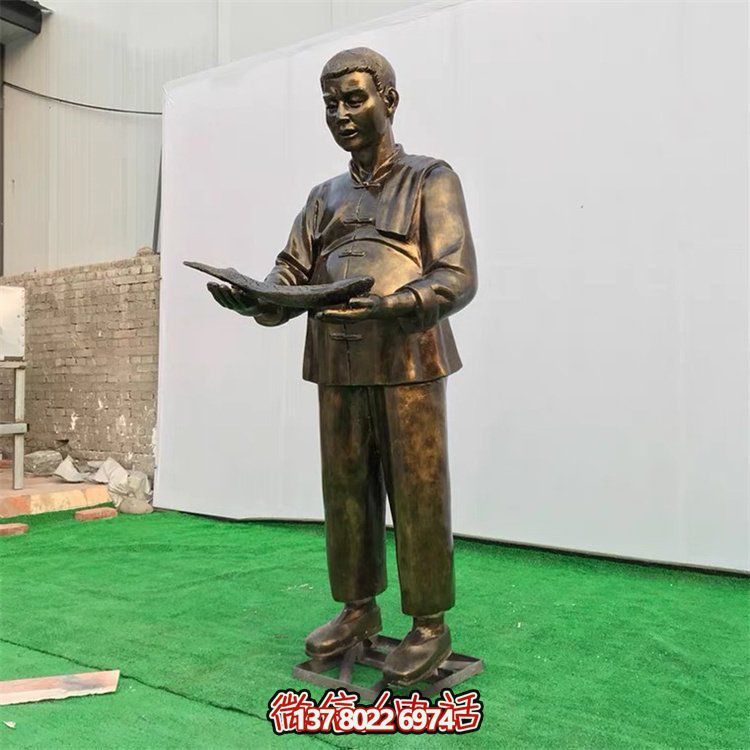 玻璃鋼仿銅人物景觀擺件，點(diǎn)綴公園美景