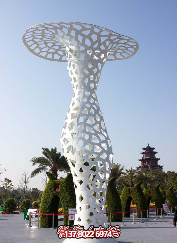 “不銹鋼雕塑花瓶，為你的園林觀光廣場增添創(chuàng)意色彩”
