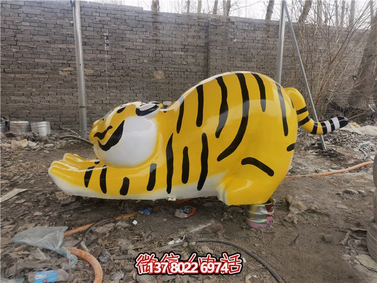 玻璃鋼小老虎雕塑，裝點精美的園林景觀