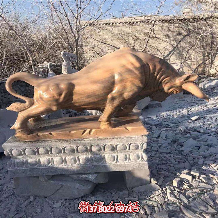 斗牛，晚霞紅大理石石雕牛