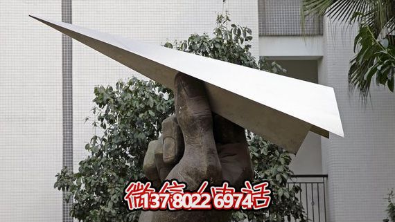 玻璃鋼童趣幼兒創(chuàng)意折紙飛機雕塑