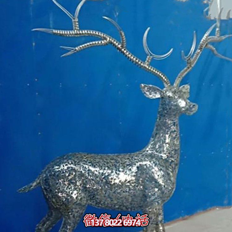 不銹鋼戶(hù)外園林鏤空發(fā)光梅花鹿雕塑