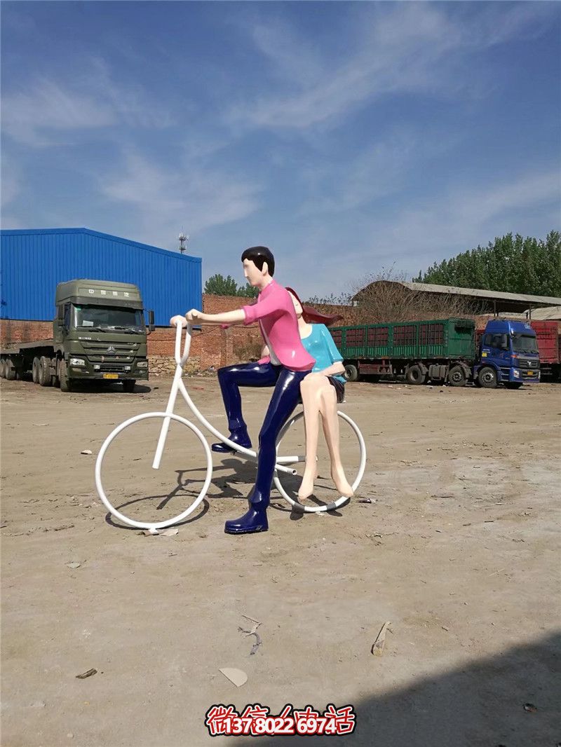 公園景區(qū)玻璃鋼彩繪騎單車的情侶雕塑 公園景區(qū)玻璃鋼彩繪騎單車的情侶雕塑