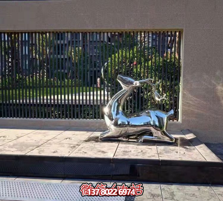 抬頭跪地鹿雕塑，地產(chǎn)售樓部鏡面不銹鋼鹿動(dòng)物擺件