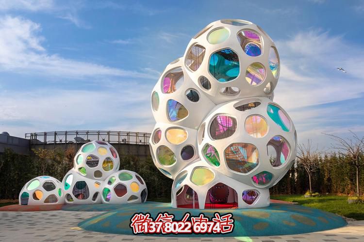 幻彩晶球疊韻:戶外空間的靈動藝術(shù)魔方 幻彩晶球疊韻:戶外空間的靈動藝術(shù)魔方