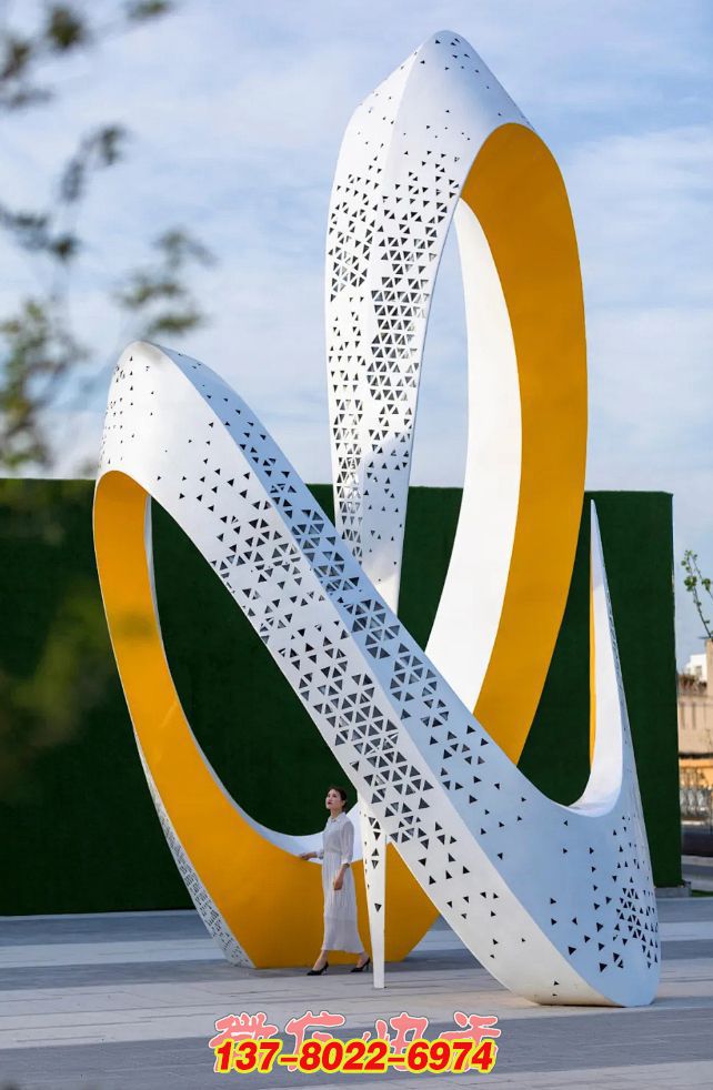 律動金環(huán):不銹鋼編織的戶外景觀之舞 律動金環(huán):不銹鋼編織的戶外景觀之舞
