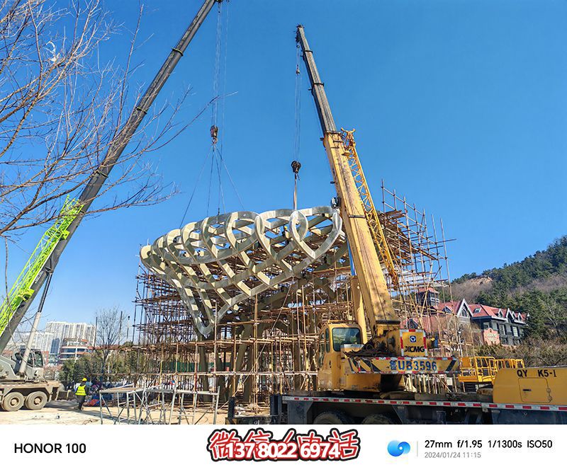 不銹鋼鳥巢吊裝安裝現(xiàn)場 不銹鋼鳥巢吊裝安裝現(xiàn)場